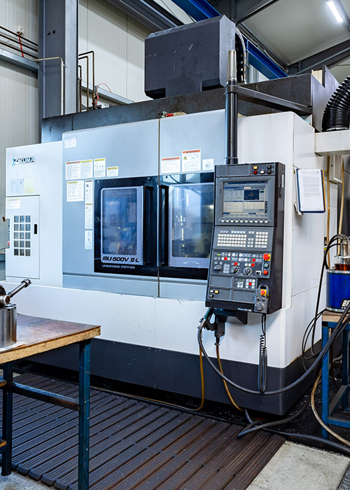 Praezionszerspanung_Luban_Halbe_5 Achs Fräsmaschine_MU500VA L_Detail_(c) Sebastian Gotthardt.jpg