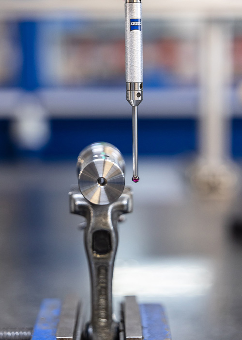 Praezionszerspanung_Luban_Halbe_Prüfen_Detail_(c) Sebastian Gotthardt.jpg